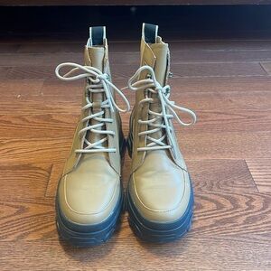 Sorel Women’s Winter boot in camel colour